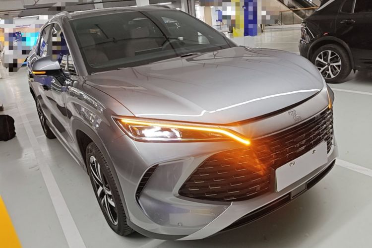 Used BYD Song L DM-i 2024 112 km Beyond Edition Front Right 45 Deg