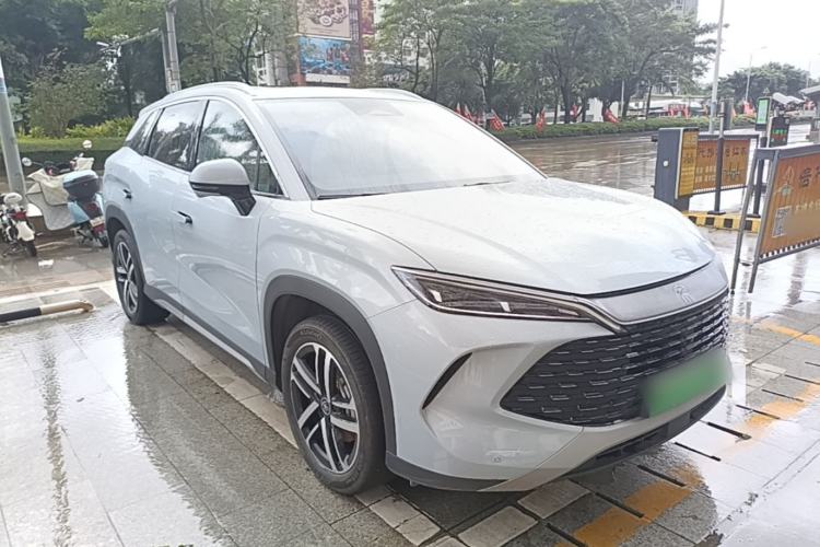 Used BYD Song L DM-i 2024 112 km Beyond Edition Front Right 45 Deg