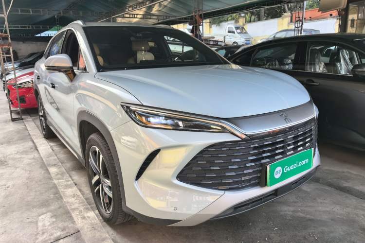Used BYD Song L DM-i 2024 112 km Beyond Edition Front Right 45 Deg