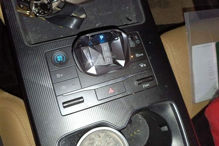 Used BYD Song L DM-i 2024 112 km Leading Edition Gear Lever