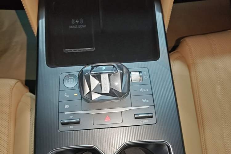 Used BYD Song L DM-i 2024 112 km Beyond Edition Gear Lever