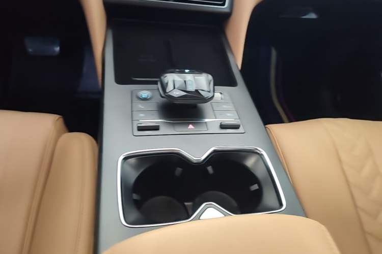 Used BYD Song L DM-i 2024 112 km Beyond Edition Gear Lever