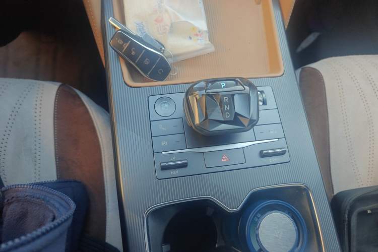 Used BYD Song L DM-i 2024 112 km Beyond Edition Gear Lever