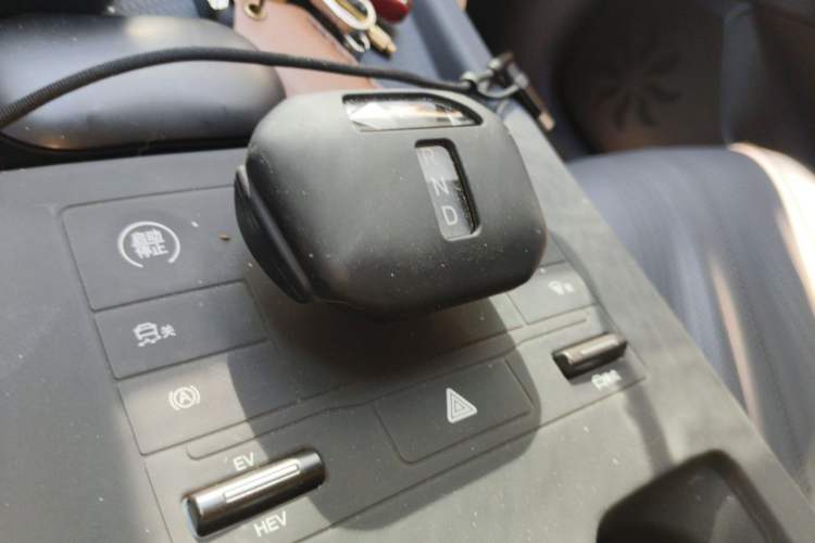 Used BYD Song L DM-i 2024 112 km Leading Edition Gear Lever