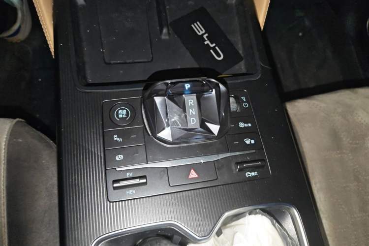 Used BYD Song L DM-i 2024 112 km Beyond Edition Gear Lever