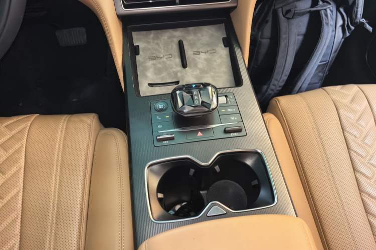 Used BYD Song L DM-i 2024 112 km Beyond Edition Gear Lever