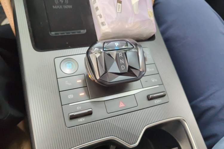 Used BYD Song L DM-i 2024 112 km Beyond Edition Gear Lever