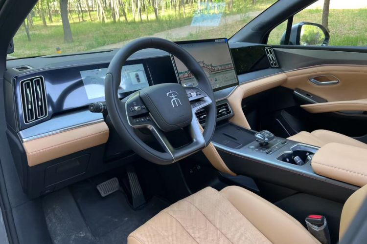 Used BYD Song L DM-i 2024 160km Beyond Edition Interior 1