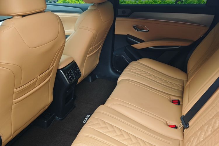 Used BYD Song L DM-i 2024 160km Beyond Edition Interior 3