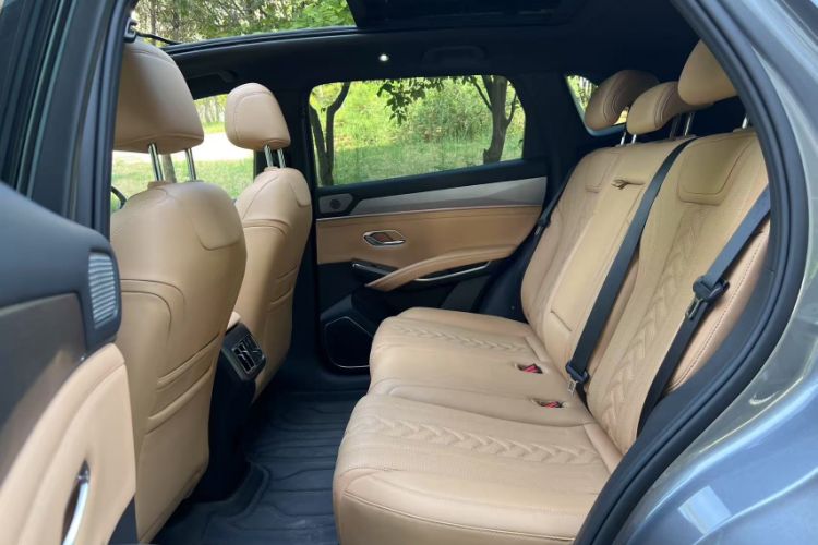 Used BYD Song L DM-i 2024 160km Beyond Edition Interior 3