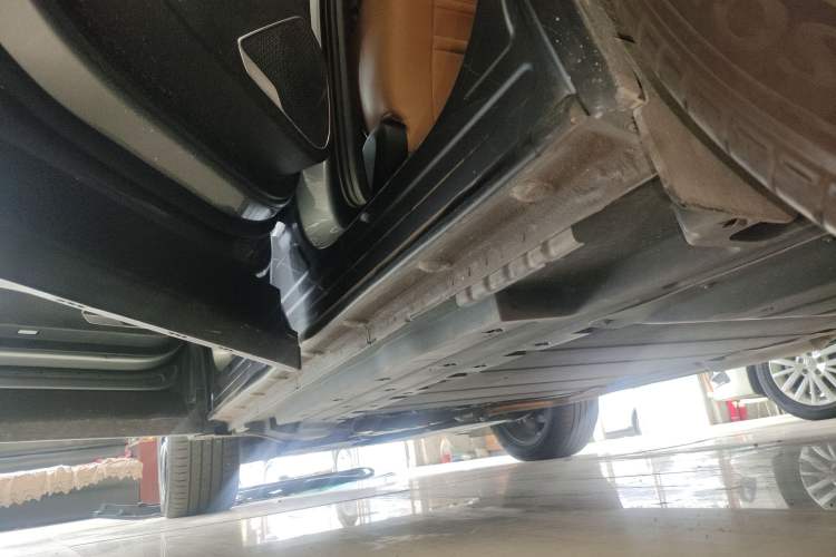 Used BYD Song L DM-i 2024 112 km Leading Edition Left Side Sill