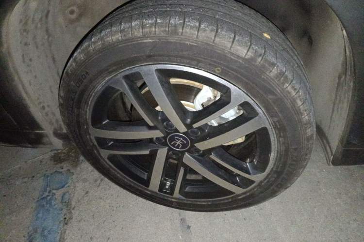 Used BYD Song L DM-i 2024 112 km Leading Edition Right Front Wheel Hub