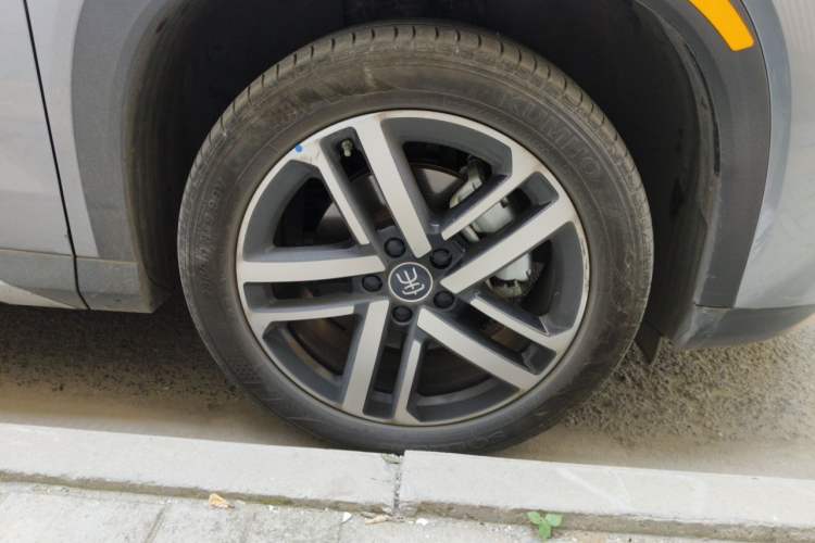 Used BYD Song L DM-i 2024 112 km Leading Edition Right Front Wheel Hub