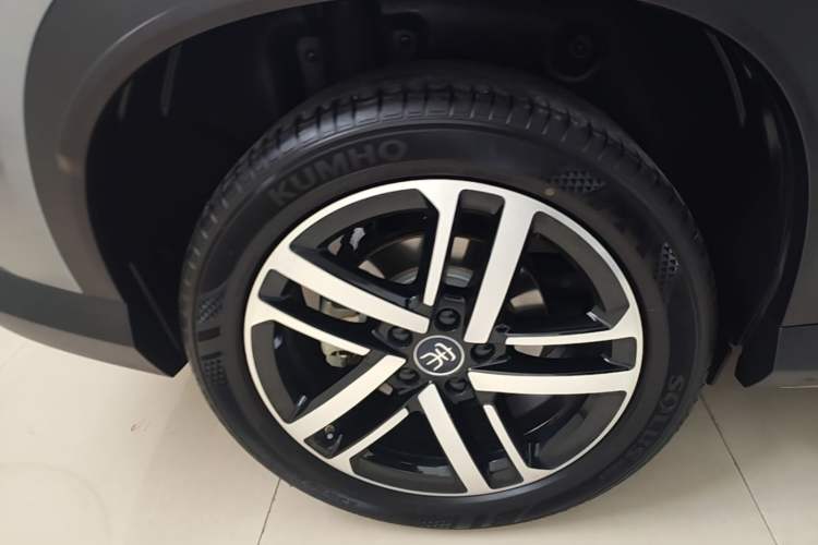 Used BYD Song L DM-i 2024 112 km Beyond Edition Right Rear Wheel Hub