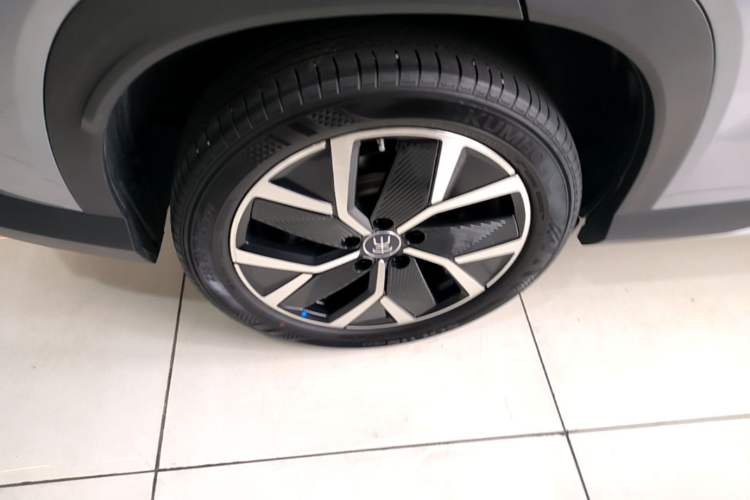 Used BYD Song L DM-i 2024 160km Beyond Edition Right Rear Wheel Hub