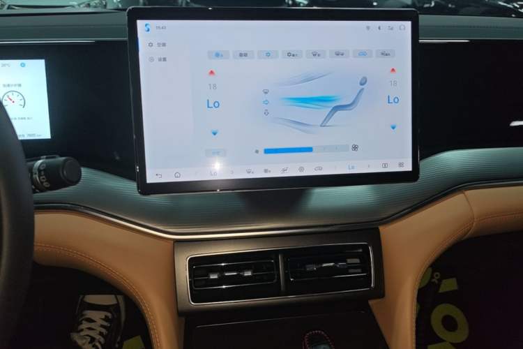 Used BYD Song L DM-i 2024 112 km Leading Edition Audio And AC Panel