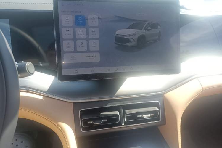 Used BYD Song L DM-i 2024 112 km Beyond Edition Audio And AC Panel