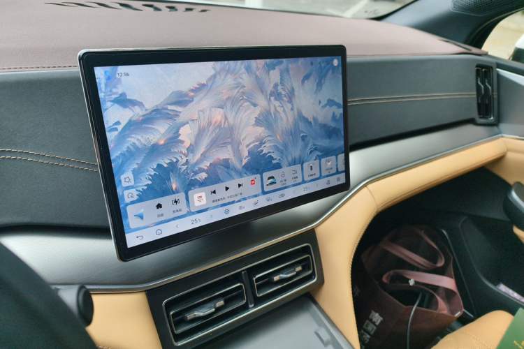 Used BYD Song L DM-i 2024 112 km Beyond Edition Audio And AC Panel