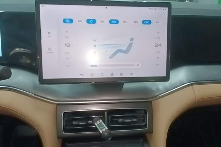 Used BYD Song L DM-i 2024 75km Leading Edition Audio And AC Panel