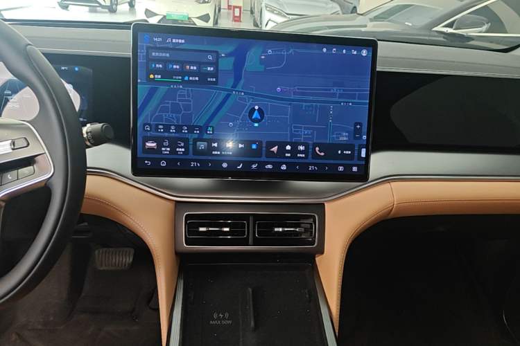 Used BYD Song L DM-i 2024 160 km Excellence Version Audio And AC Panel