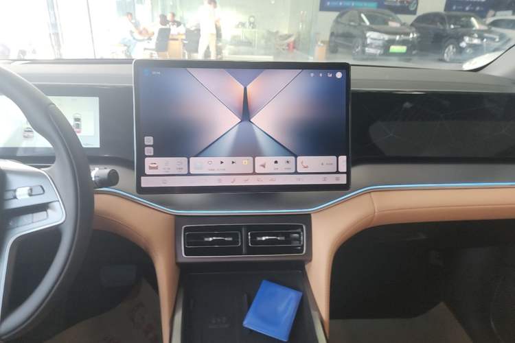 Used BYD Song L DM-i 2024 160 km Excellence Version Audio And AC Panel