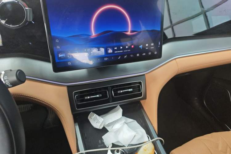 Used BYD Song L DM-i 2024 112 km Beyond Edition Audio And AC Panel