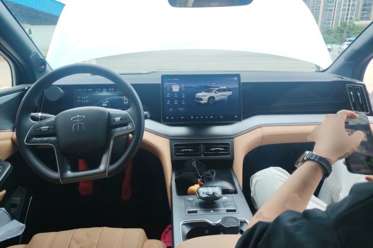 Used BYD Song L DM-i 2024 112 km Beyond Edition Center Console