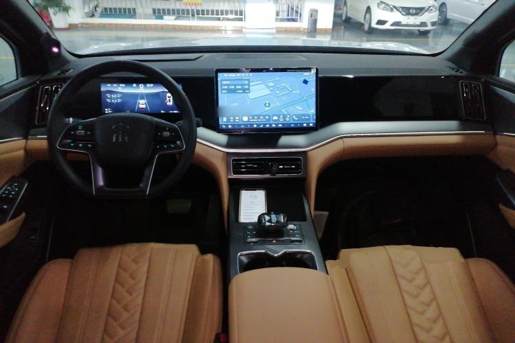 Used BYD Song L DM-i 2024 112 km Beyond Edition Center Console