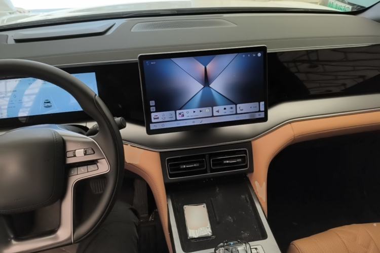 Used BYD Song L DM-i 2024 112 km Beyond Edition Center Console