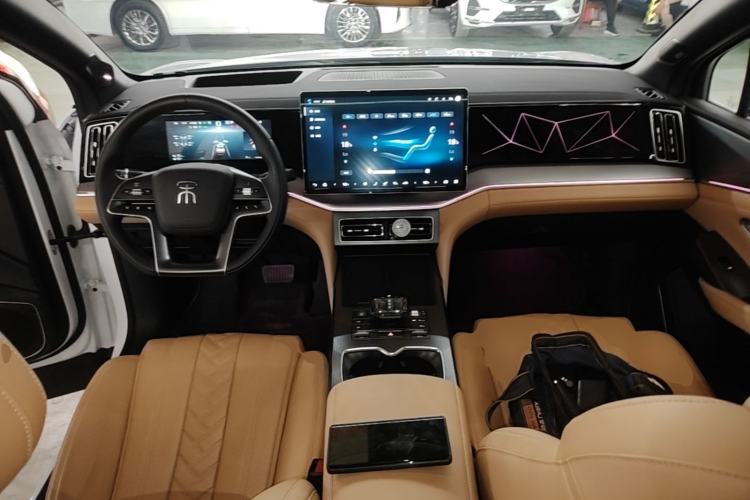 Used BYD Song L DM-i 2024 160 km Excellence Version Center Console
