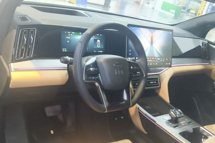 Used BYD Song L DM-i 2024 160 km Excellence Version Center Console