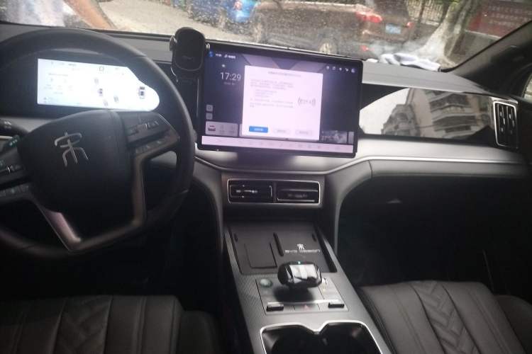 Used BYD Song L DM-i 2024 160 km Excellence Version Center Console