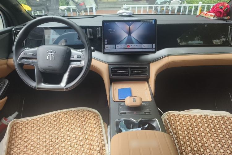 Used BYD Song L DM-i 2024 112 km Leading Edition Center Console