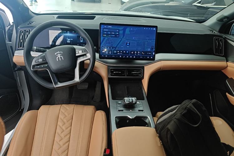 Used BYD Song L DM-i 2024 160 km Excellence Version Center Console