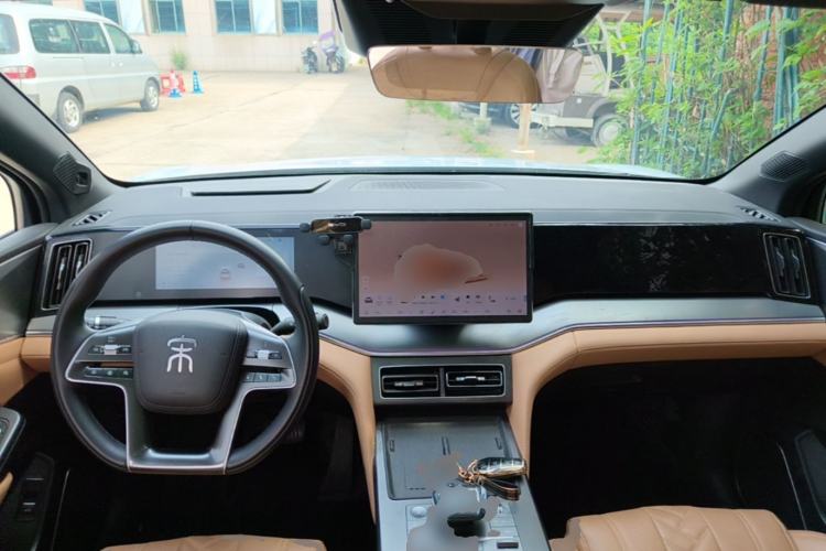 Used BYD Song L DM-i 2024 112 km Beyond Edition Center Console