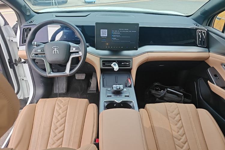 Used BYD Song L DM-i 2024 112 km Beyond Edition Center Console