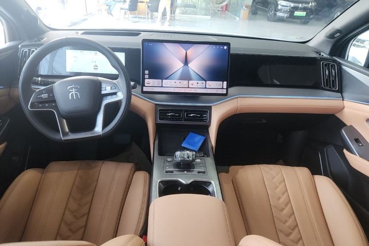 Used BYD Song L DM-i 2024 160 km Excellence Version Center Console