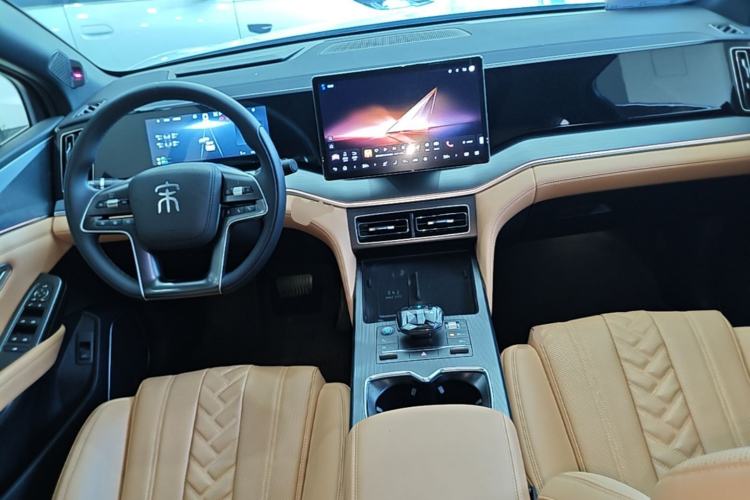 Used BYD Song L DM-i 2024 112 km Beyond Edition Center Console