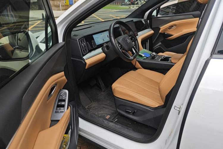 Used BYD Song L DM-i 2024 112 km Leading Edition Driver Seat