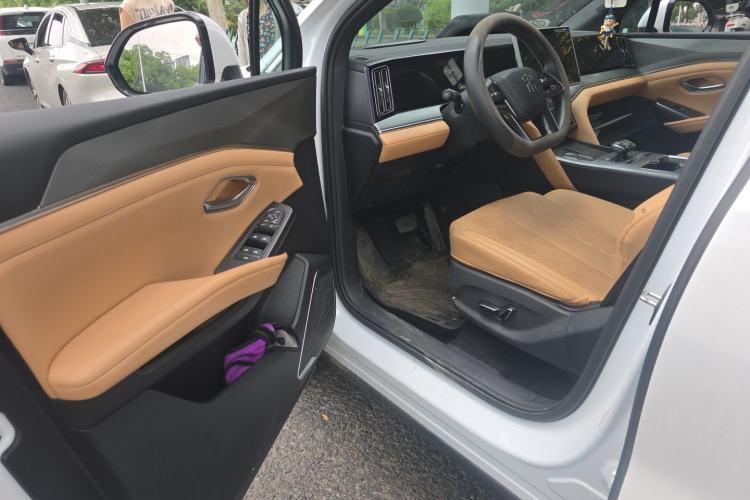 Used BYD Song L DM-i 2024 112 km Leading Edition Driver Seat
