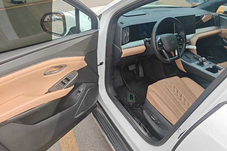 Used BYD Song L DM-i 2024 112 km Beyond Edition Driver Seat
