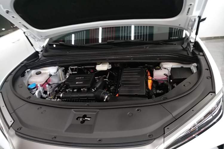 Used BYD Song L DM-i 2024 160 km Excellence Version Engine Bay