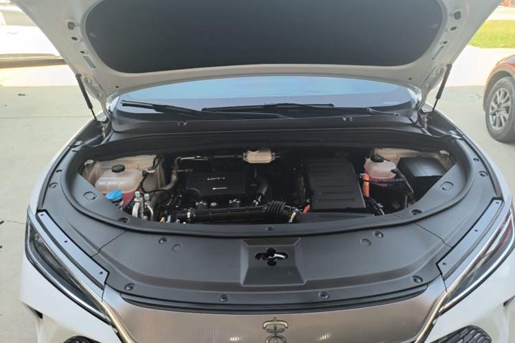 Used BYD Song L DM-i 2024 160 km Excellence Version Engine Bay