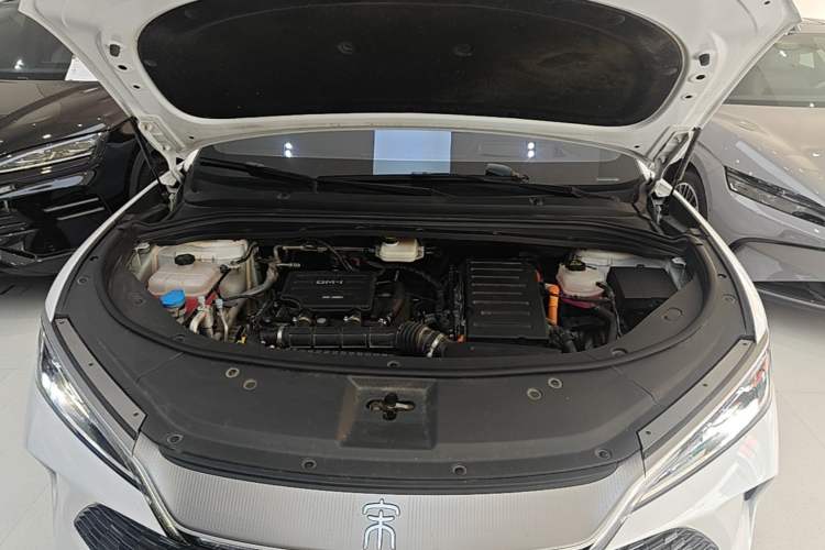 Used BYD Song L DM-i 2024 160 km Excellence Version Engine Bay