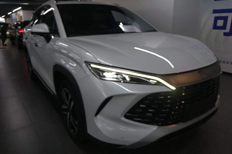Used BYD Song L DM-i 2024 112 km Beyond Edition Exterior 1