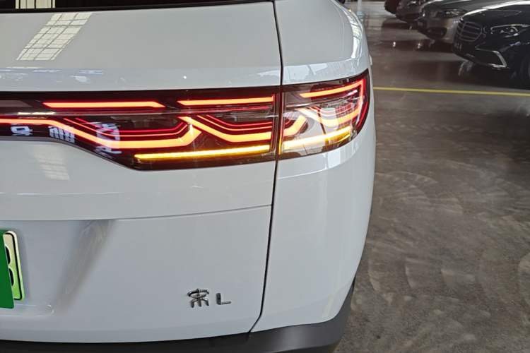 Used BYD Song L DM-i 2024 112 km Beyond Edition Exterior 2