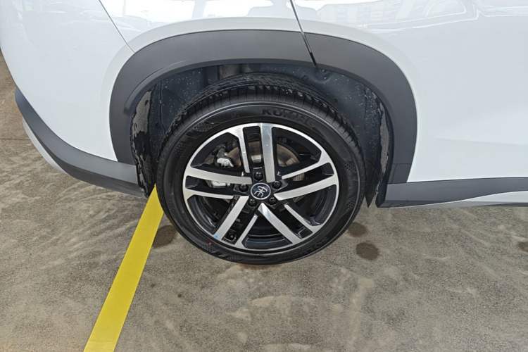 Used BYD Song L DM-i 2024 112 km Beyond Edition Exterior 3