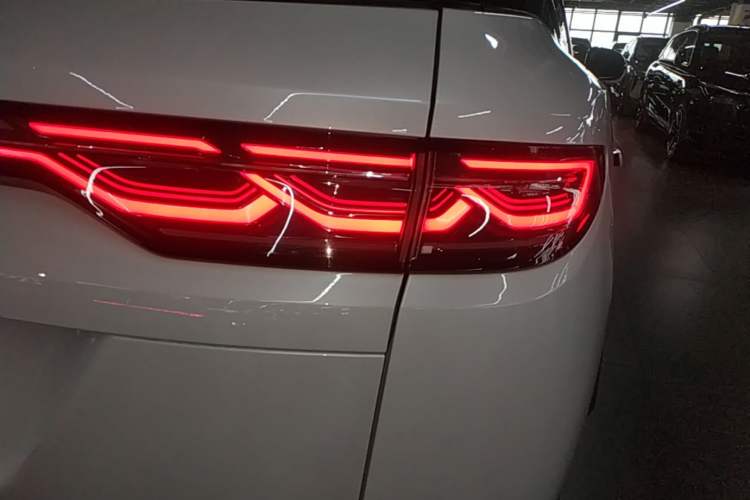 Used BYD Song L DM-i 2024 112 km Beyond Edition Exterior 3
