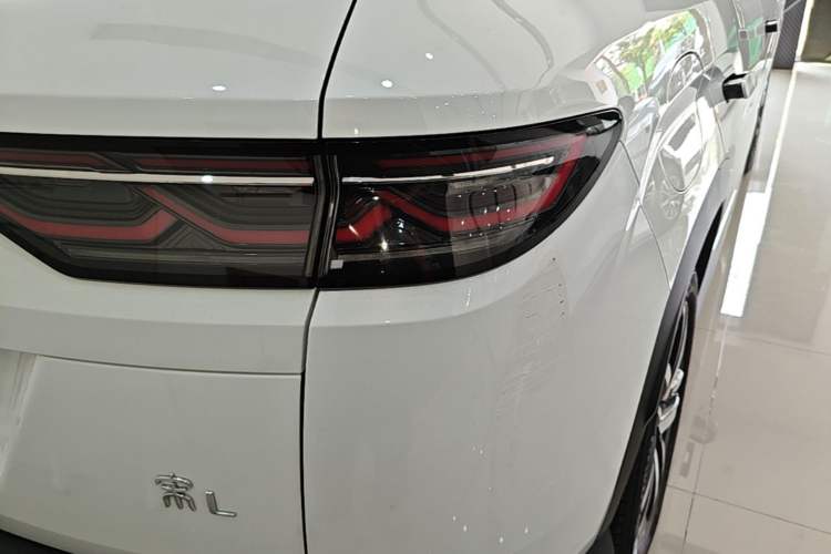 Used BYD Song L DM-i 2024 112 km Beyond Edition Exterior 3
