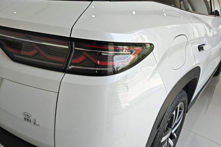 Used BYD Song L DM-i 2024 112 km Beyond Edition Exterior 3